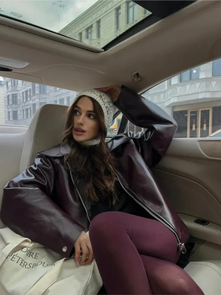 Nola | Elegant Skinnjakke med Luksuriøse Detaljer på Skuldrene