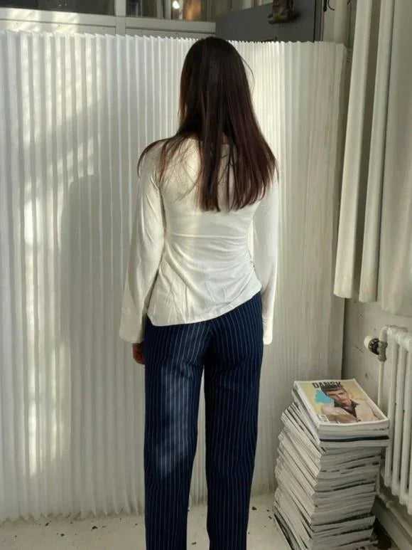 Merle – Elegant bluse med knutedetalj