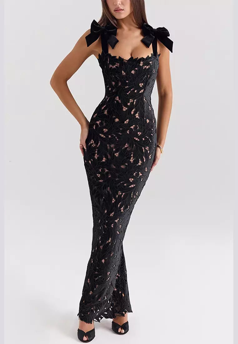 Veronica - Maxikjole med knytetopp og broderte kanter